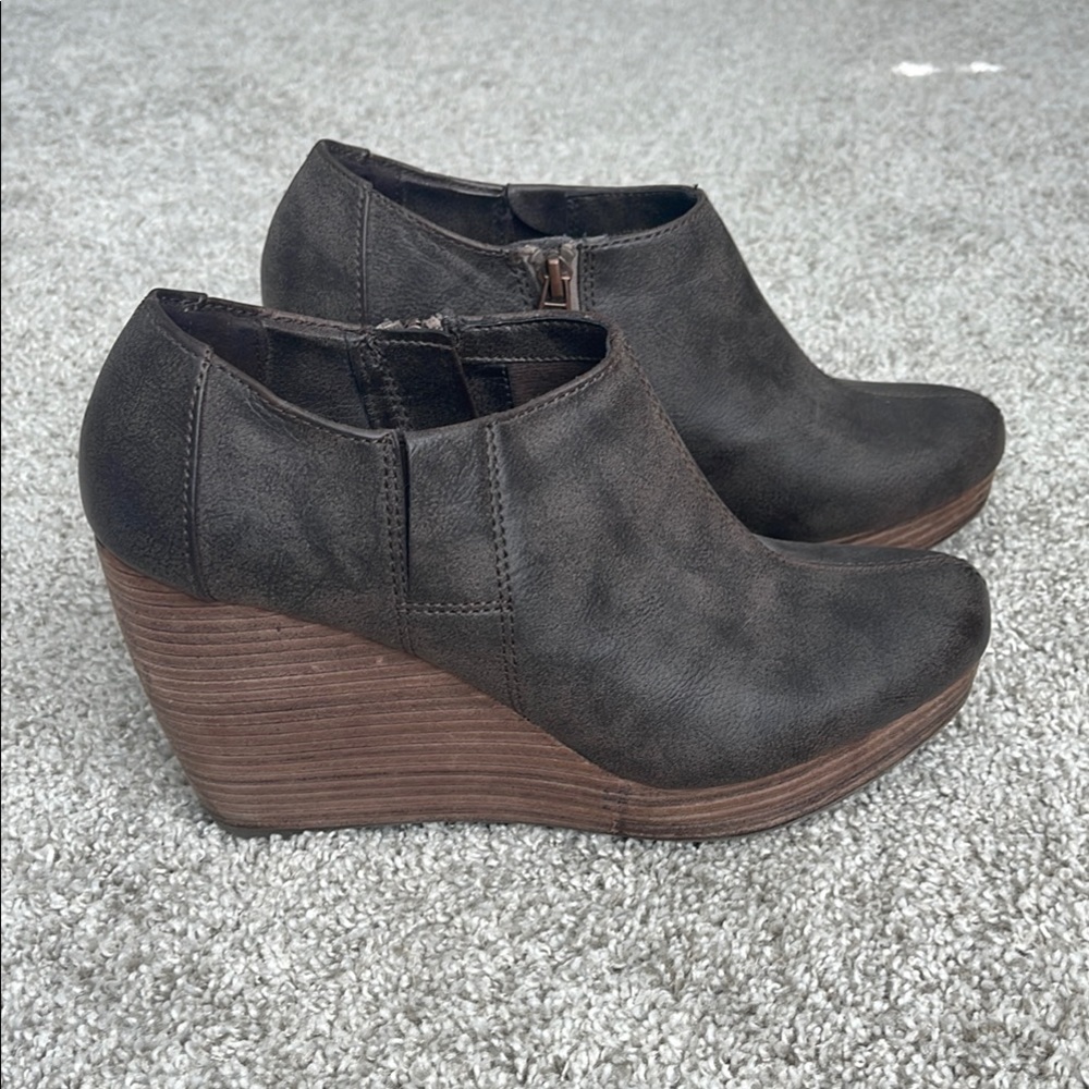 Dr Scholls Beautiful Brown Leather Wedge Ankle Boots